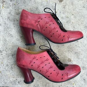 John Fluevog Red Look Out Fascination lace up leather heel, BNWOB, size 9